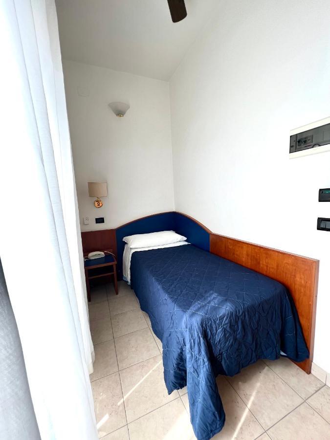 Hotel B&B Montecarlo Milano Marittima Exterior photo