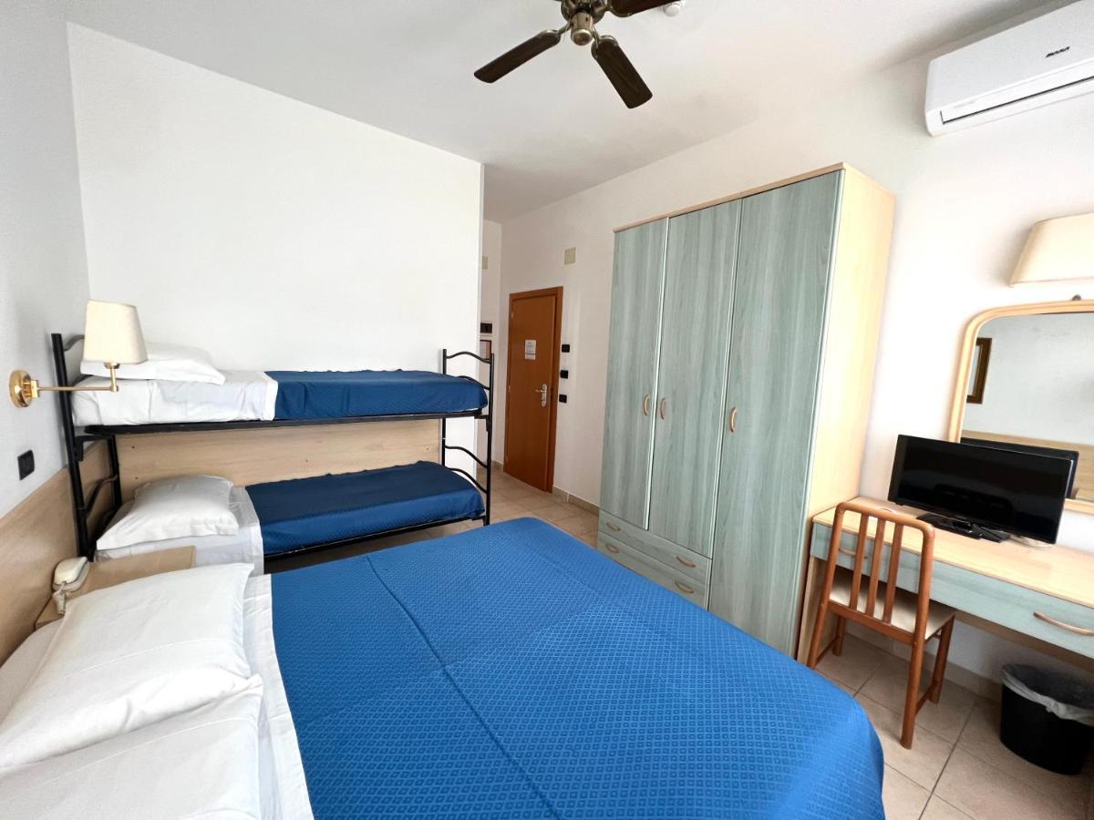 Hotel B&B Montecarlo Milano Marittima Exterior photo