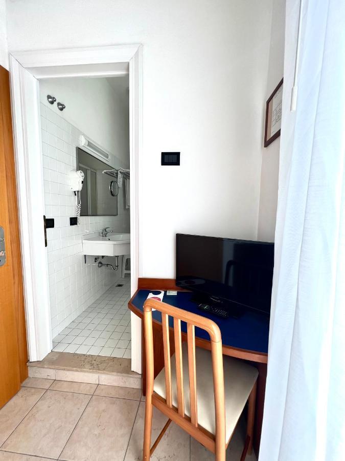 Hotel B&B Montecarlo Milano Marittima Exterior photo