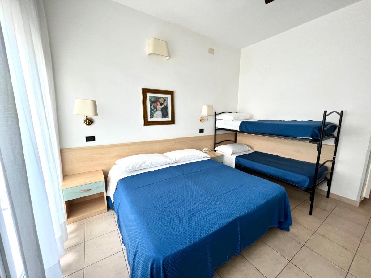 Hotel B&B Montecarlo Milano Marittima Exterior photo