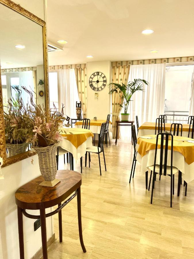 Hotel B&B Montecarlo Milano Marittima Exterior photo